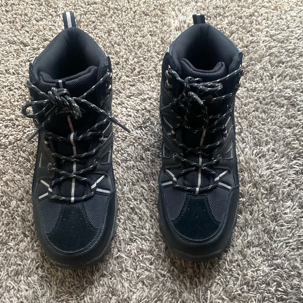 High sierra men’s boots Size: 10.5